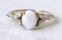 Charger l'image dans la galerie, Élégante bague Bague Brielle en or 10 carats de fine joaillerie MONA avec un cabochon central d'opale blanche flanqué de diamants taille marquise étincelants sur une bande minimaliste.