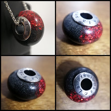 Charger l'image dans la galerie, Un collage présentant différentes vues d'un pendentif sphérique rouge et noir scintillant avec des détails numériques et "précieux" gravé autour de sa boucle de montage argentée, une inclusion exquise pour les bracelets Bijoux La Précieuse.