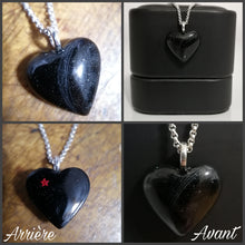 Charger l'image dans la galerie, Un collage de quatre images présentant un pendentif MONA fine joaillerie Pendentif Oeillet en forme de cœur, noir et pailleté, sous différents angles et sur différents fonds, soulignant la beauté aux multiples facettes du pendentif avec « arrière » (arrière)